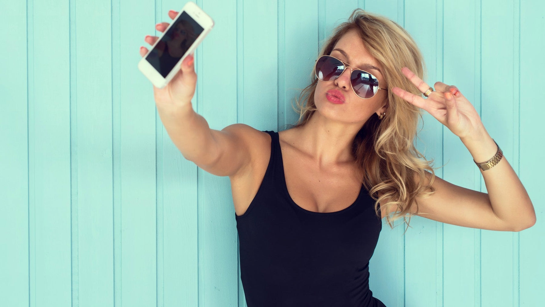 Illustration of Instagram's impact on mental health