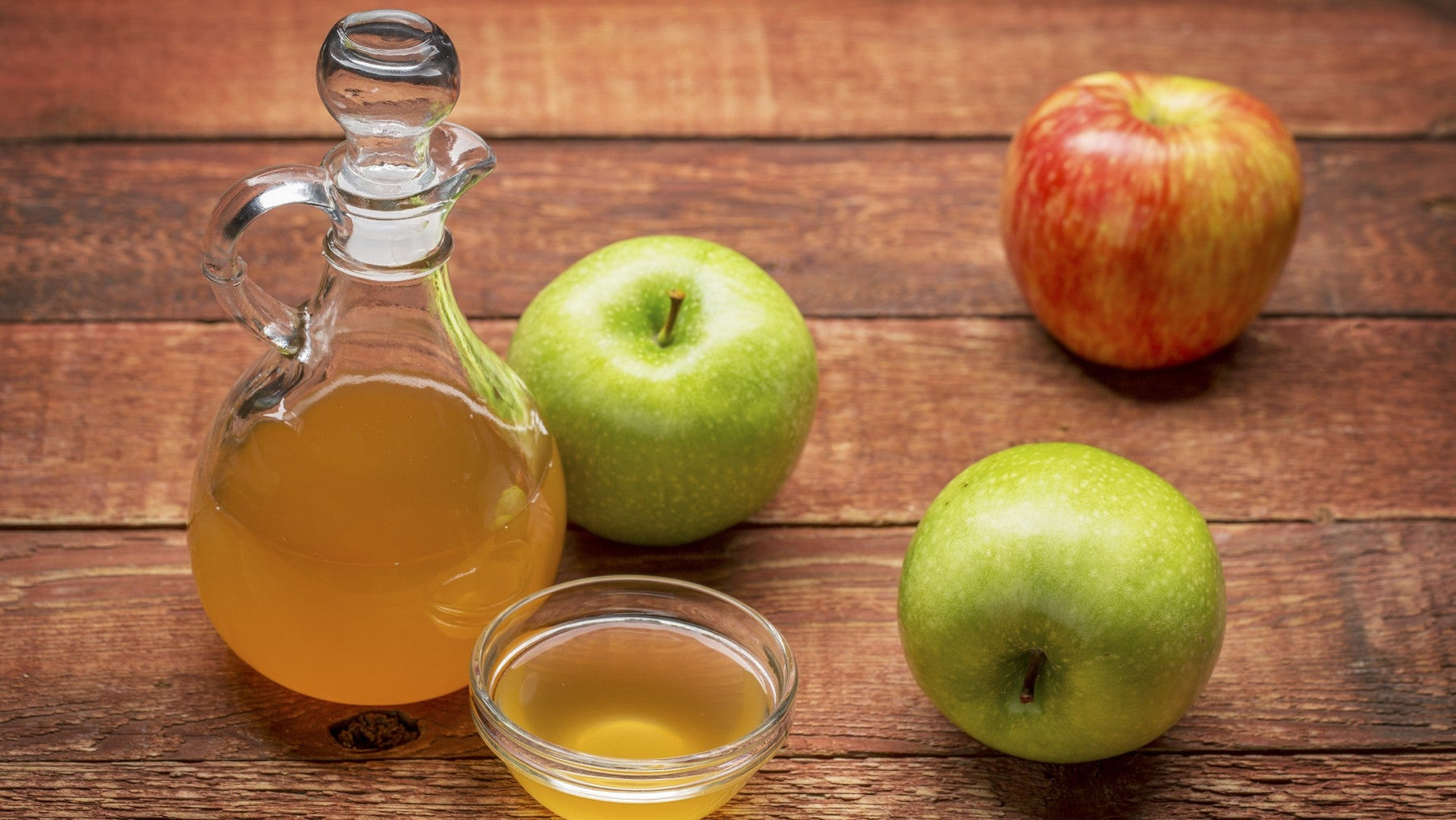 Bottle of apple cider vinegar and its health benefits