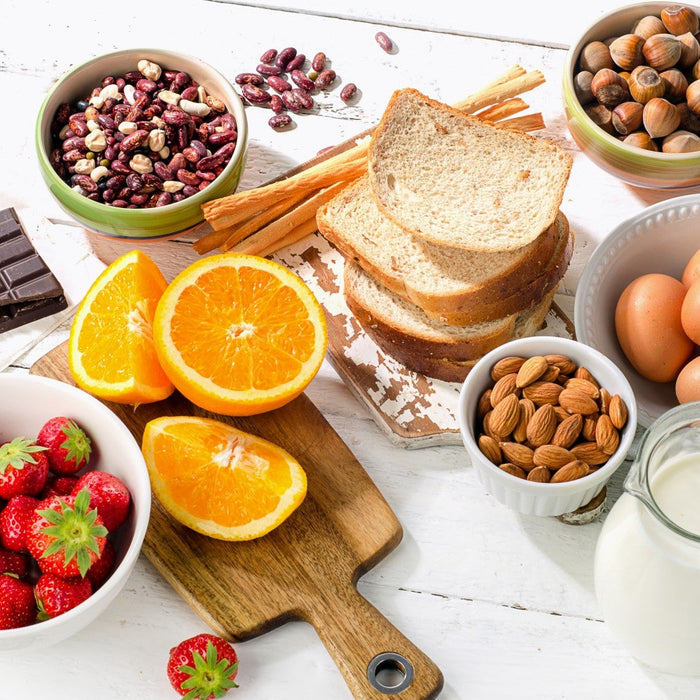 Illustration comparing food sensitivities and food allergies