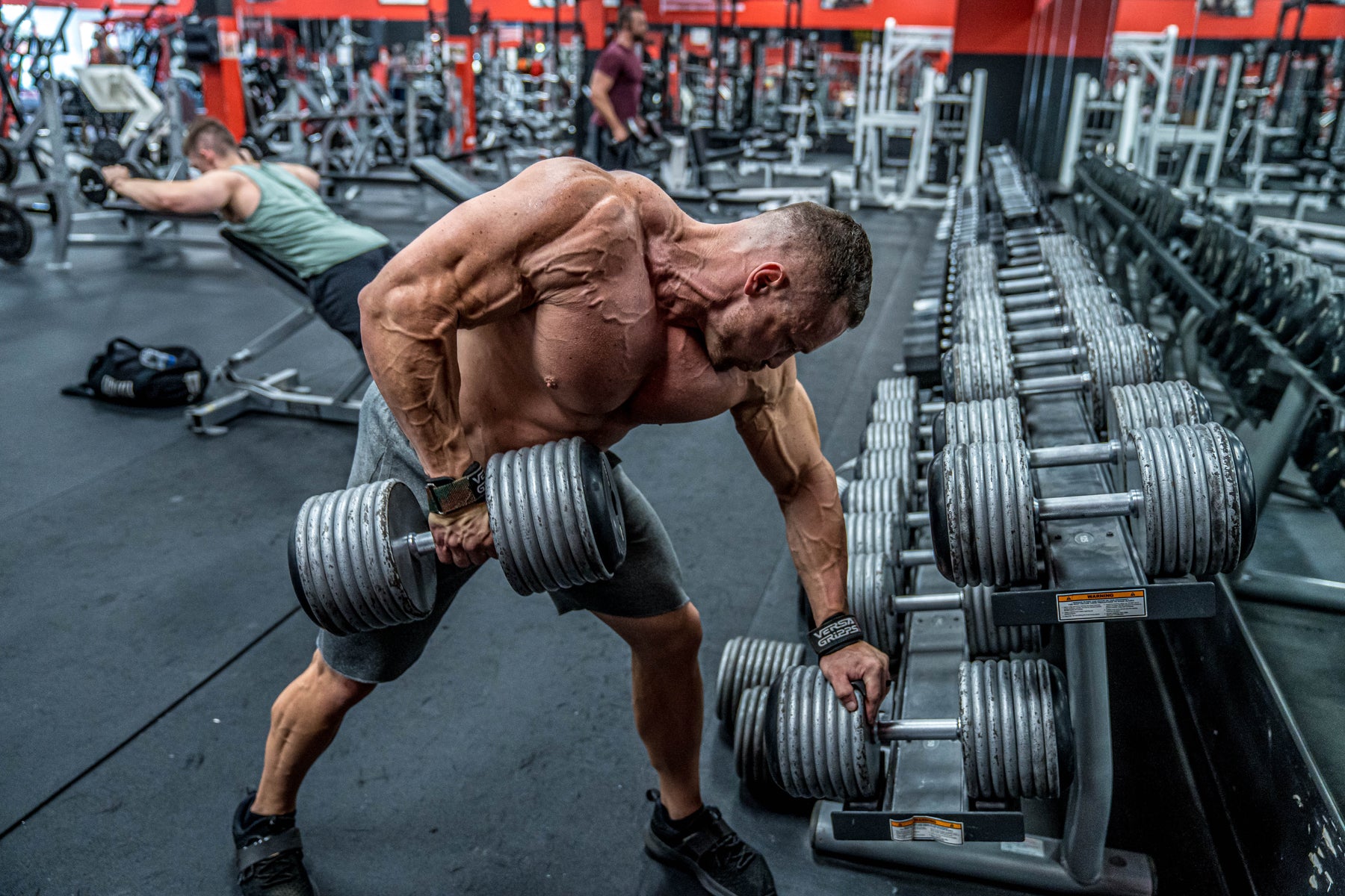 Build Muscle While Dieting: A Step-by-Step Guide