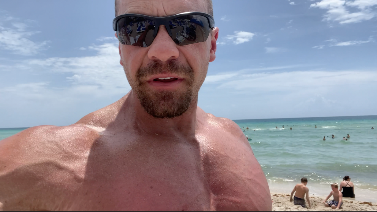 LEANER BY THE DAY - DAY 30 - BACK TRAINING AT PLANET FITNESS - BEACH DAY