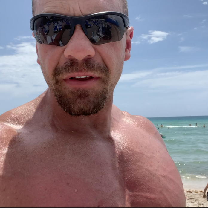 LEANER BY THE DAY - DAY 30 - BACK TRAINING AT PLANET FITNESS - BEACH DAY