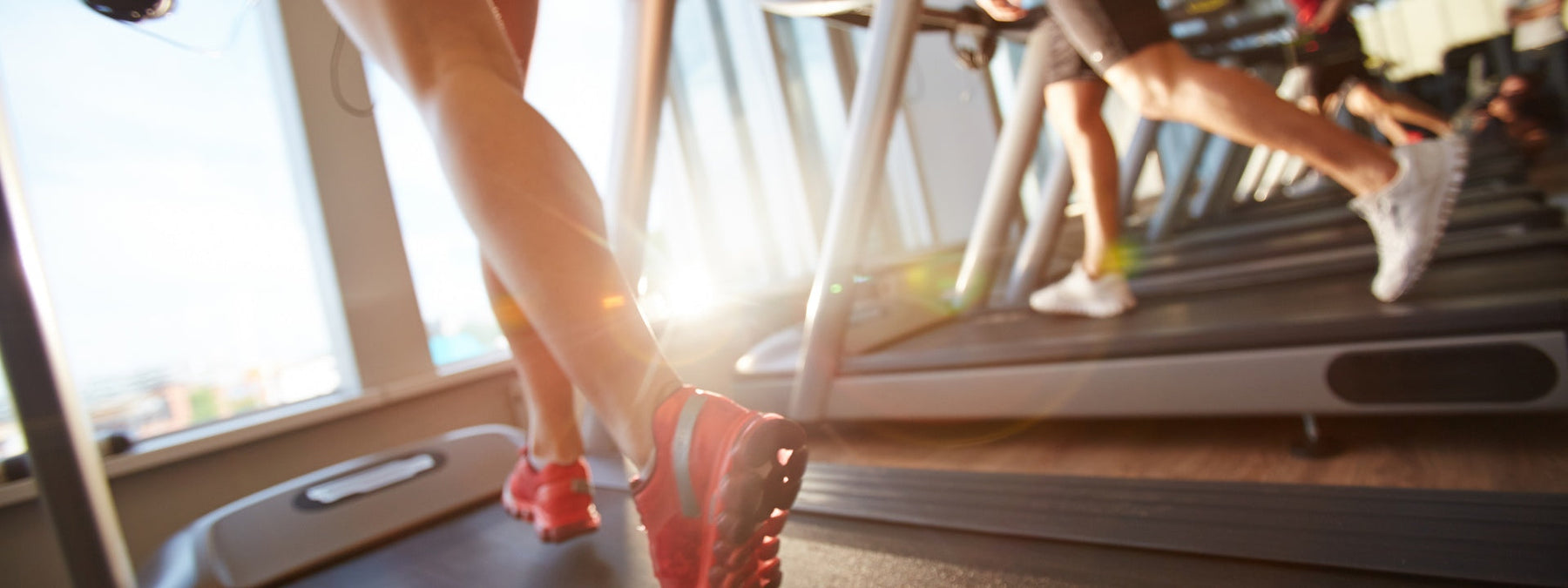 Gym interior illustrating how to choose the best environment for your goals