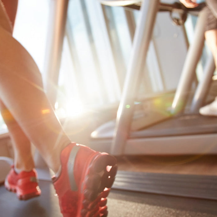 Gym interior illustrating how to choose the best environment for your goals