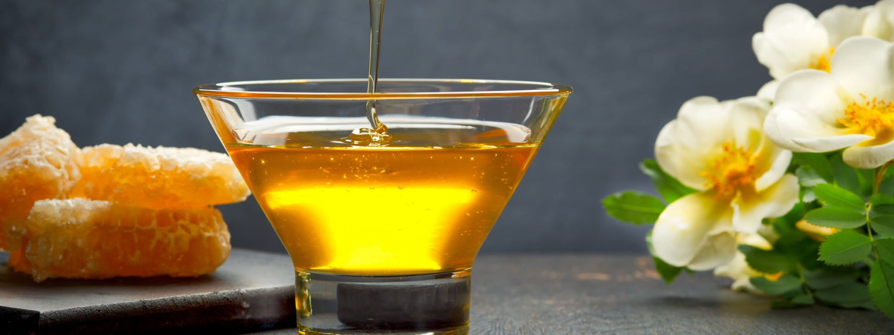 Jar of Manuka honey and its history and uses