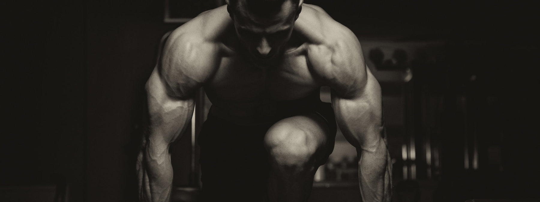 Bodybuilder demonstrating common muscle building training mistakes