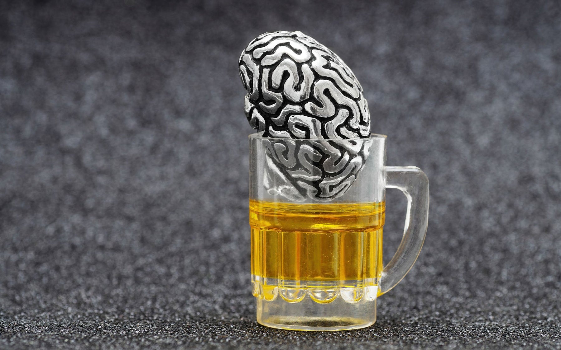 Tiger Fitness graphic on alcohol's effect on brain health
