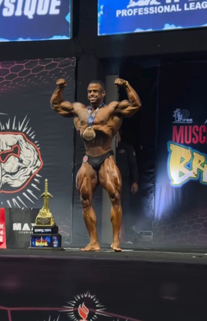 Livingstone Livinho onstage at Musclecontest Brazil, 2026